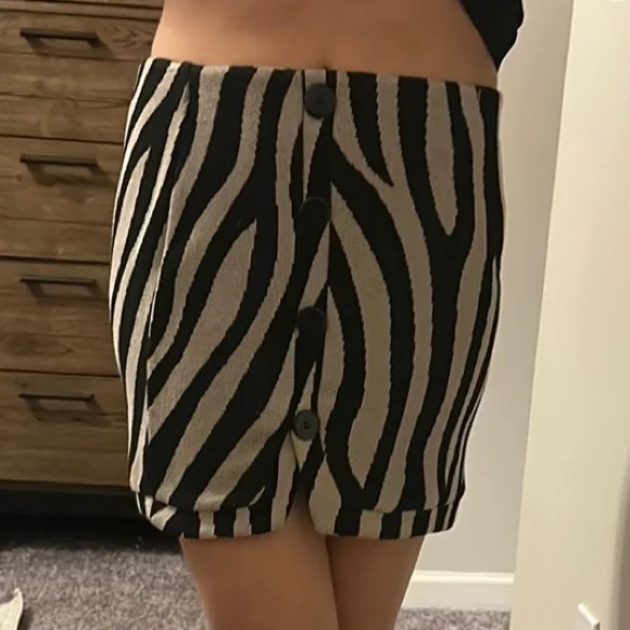 Zara Zebra Print Mini Skirt (Skirt Only) - Picture 3 of 4